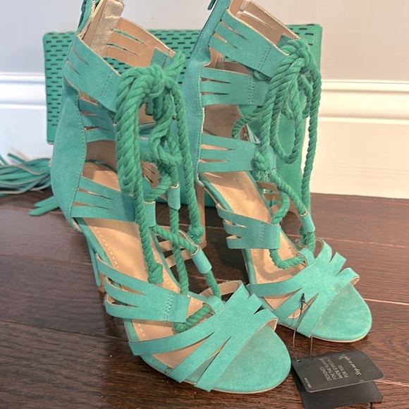 🔥 👠 New!!! Lace up highheel with zipper close. - Picture 2 of 6